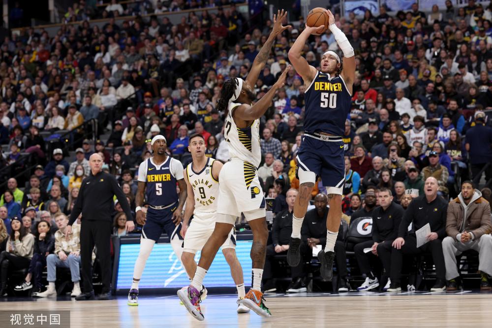 他再次為萊 他再次為萊