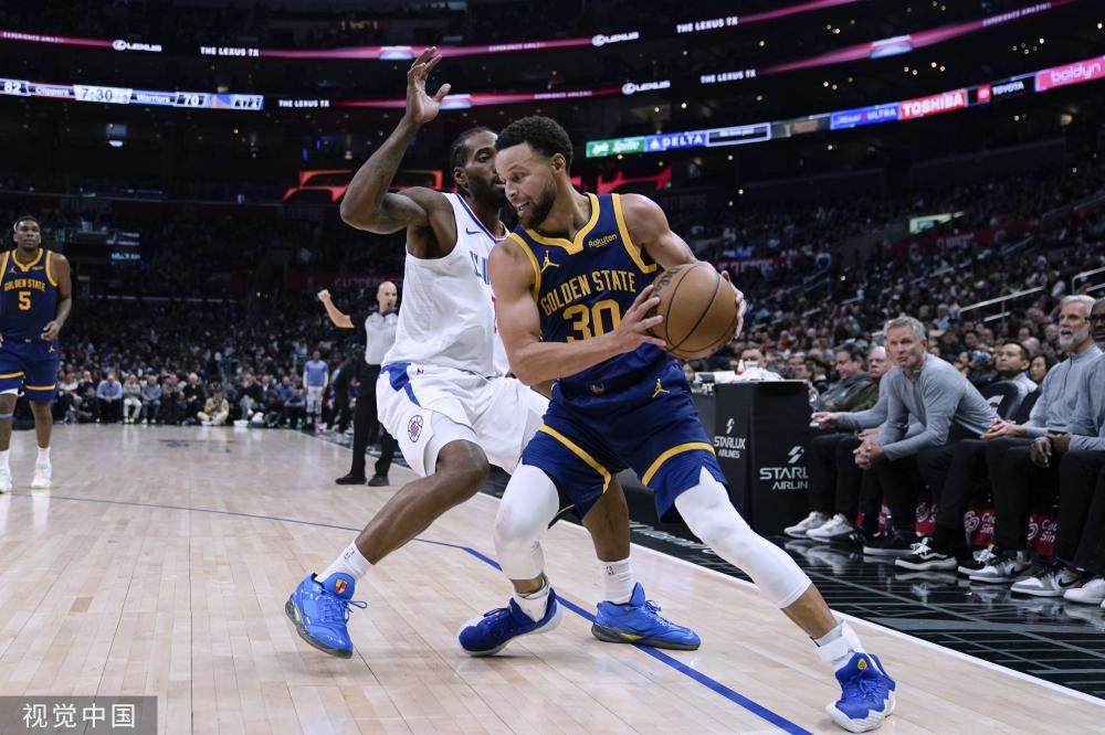 NBA史上第一人 柯里命中4千记三分球.