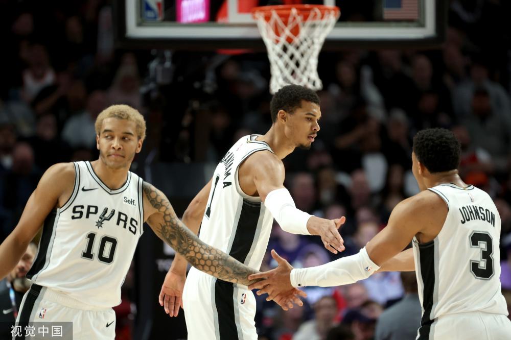 记者:哈维-阿隆索预计下赛季会留药厂,皇马将他视作安帅接班人.