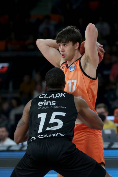 “詹姆斯宣布参加2025年奥运会，为国出战”.